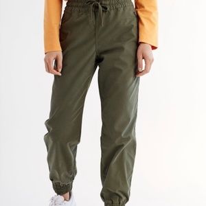Aritzia TNA  Alix Pant, Size 8, Army Green